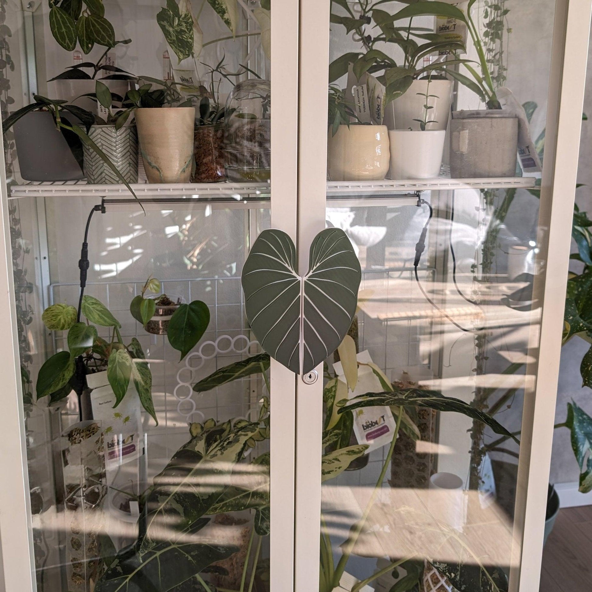 Vitrine Milsbo Türgriff Gloriosum